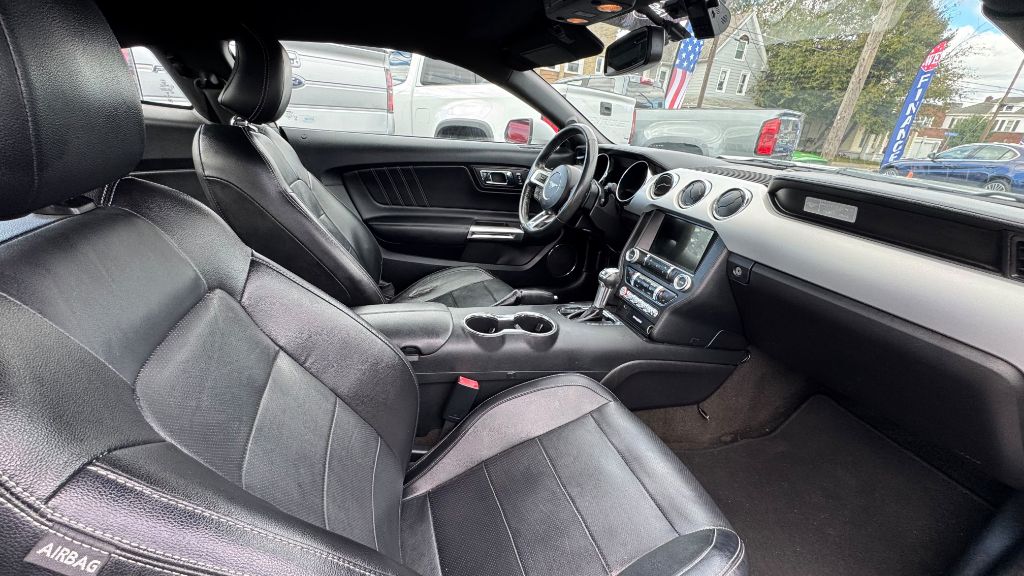 Photo 10 of this FORD MUSTANG
