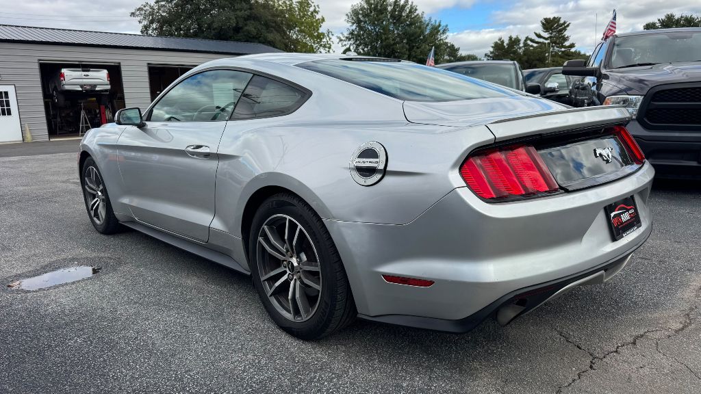 Photo 4 of this FORD MUSTANG