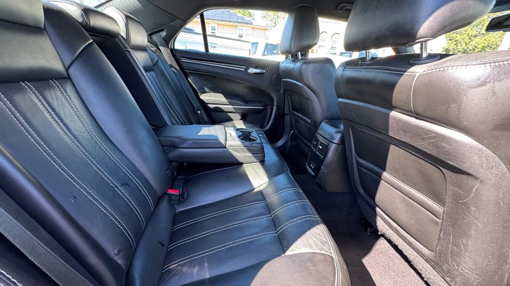 Photo 12 of this CHRYSLER 300