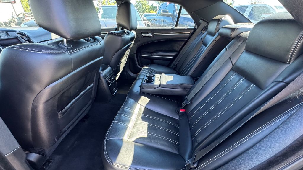 Photo 11 of this CHRYSLER 300