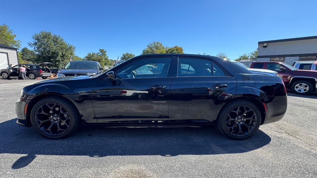 Photo 2 of this CHRYSLER 300