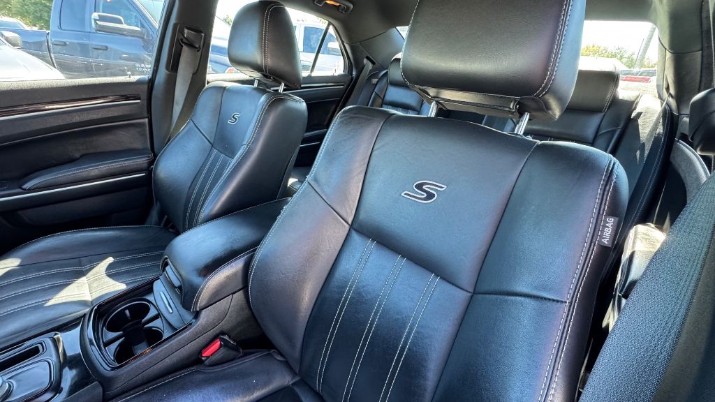 Photo 8 of this CHRYSLER 300