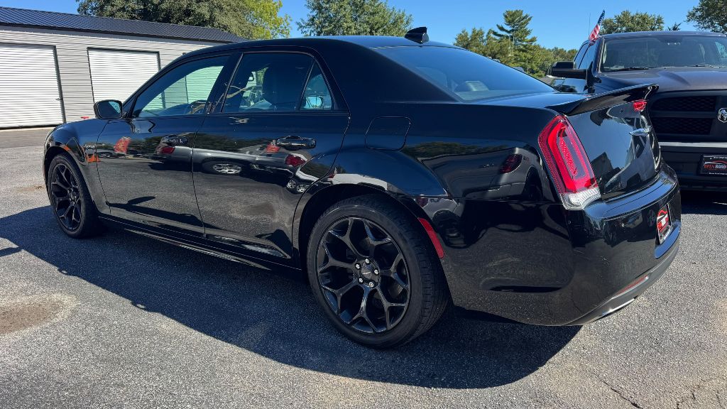 Photo 10 of this CHRYSLER 300