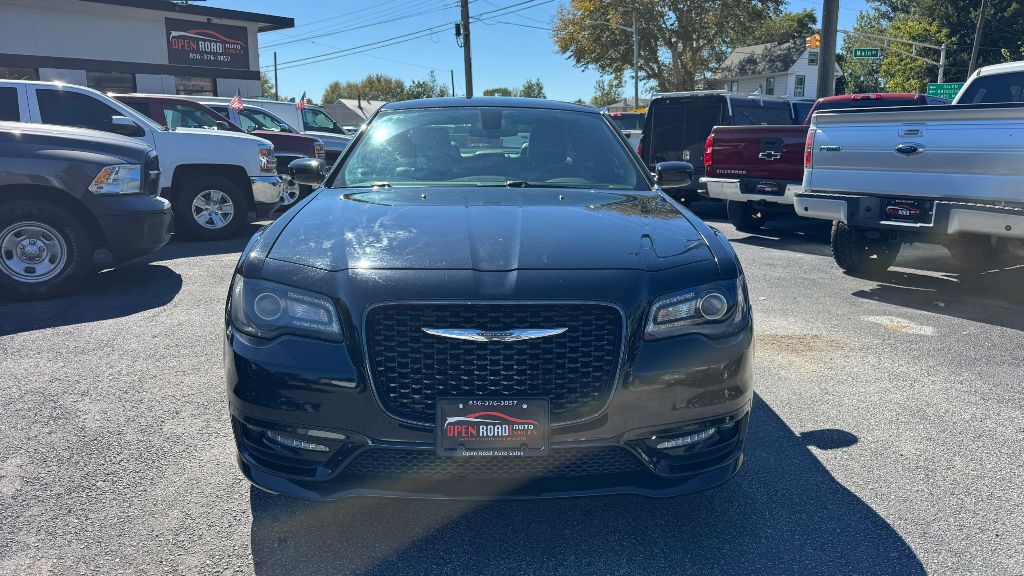 Photo 4 of this CHRYSLER 300