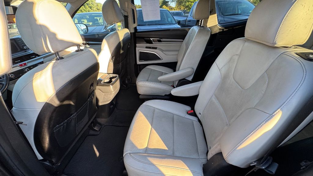 Photo 9 of this KIA TELLURIDE