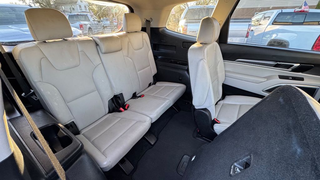 Photo 13 of this KIA TELLURIDE