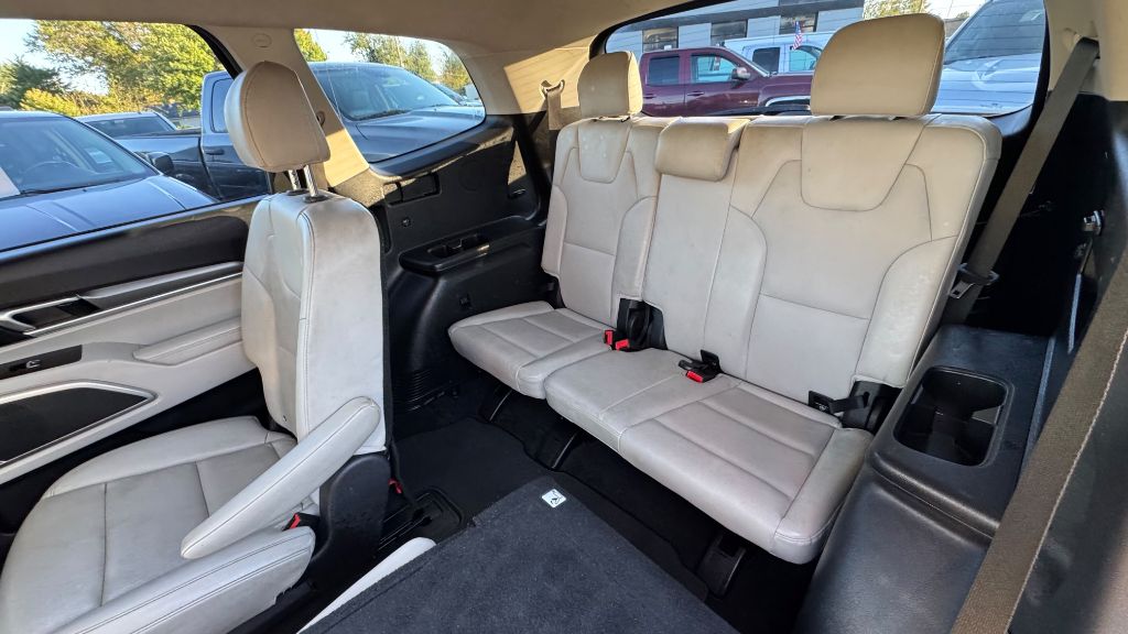 Photo 10 of this KIA TELLURIDE