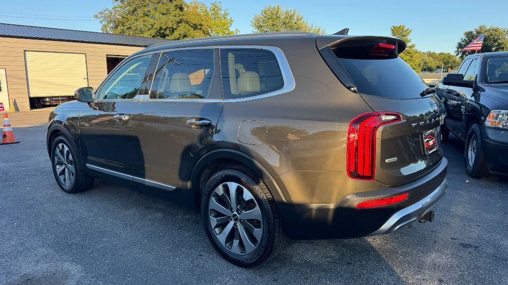 Photo 5 of this KIA TELLURIDE