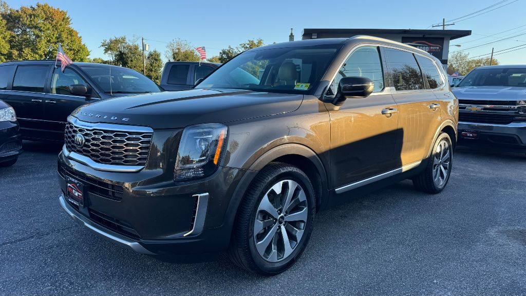 Photo 2 of this KIA TELLURIDE