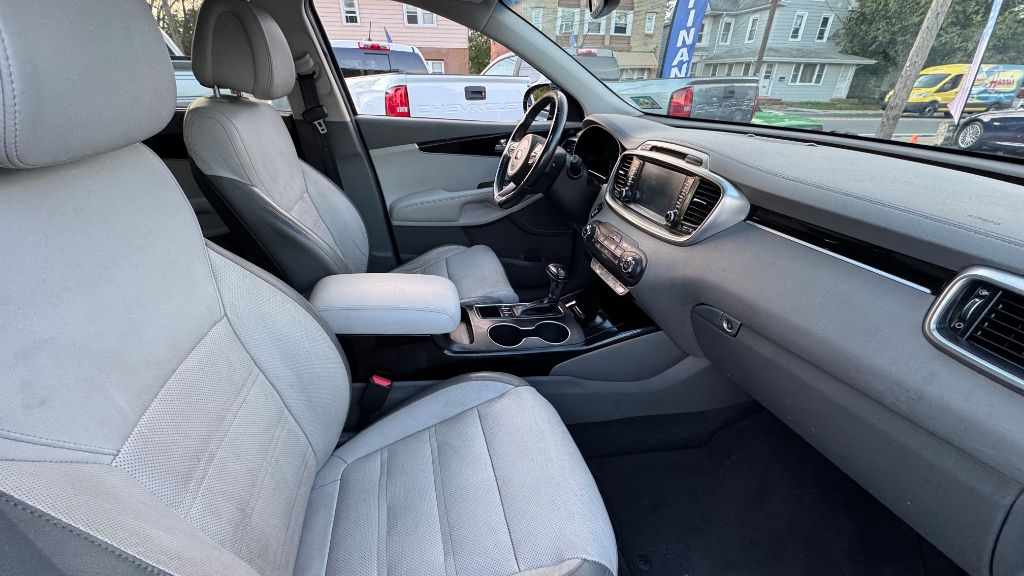 Photo 13 of this KIA SORENTO