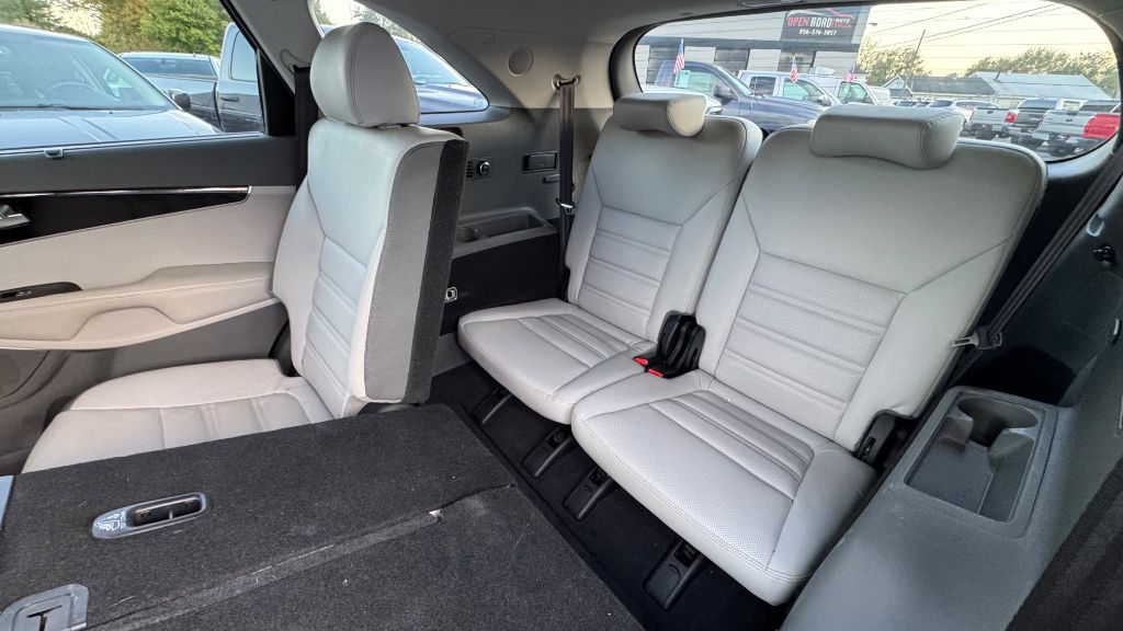 Photo 11 of this KIA SORENTO
