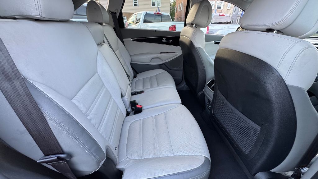 Photo 8 of this KIA SORENTO