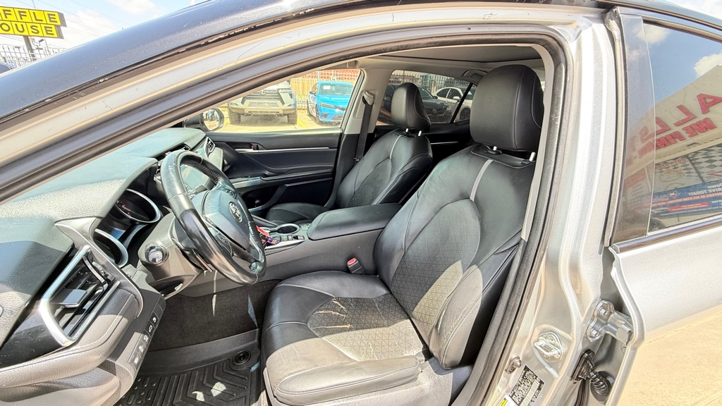 Photo 13 of this TOYOTA CAMRY