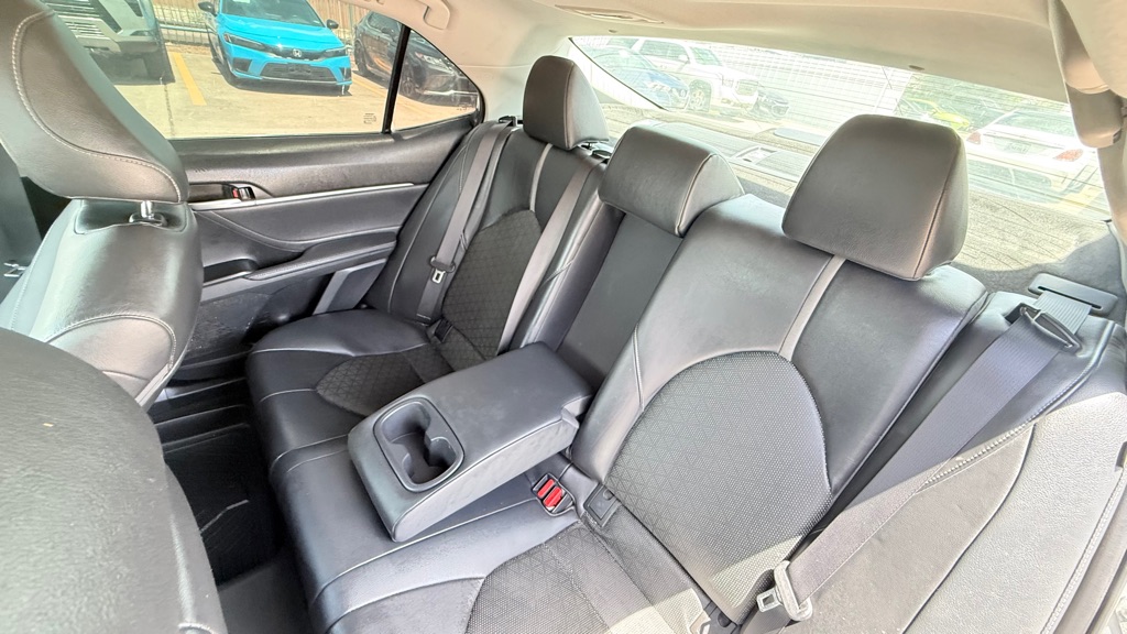 Photo 15 of this TOYOTA CAMRY