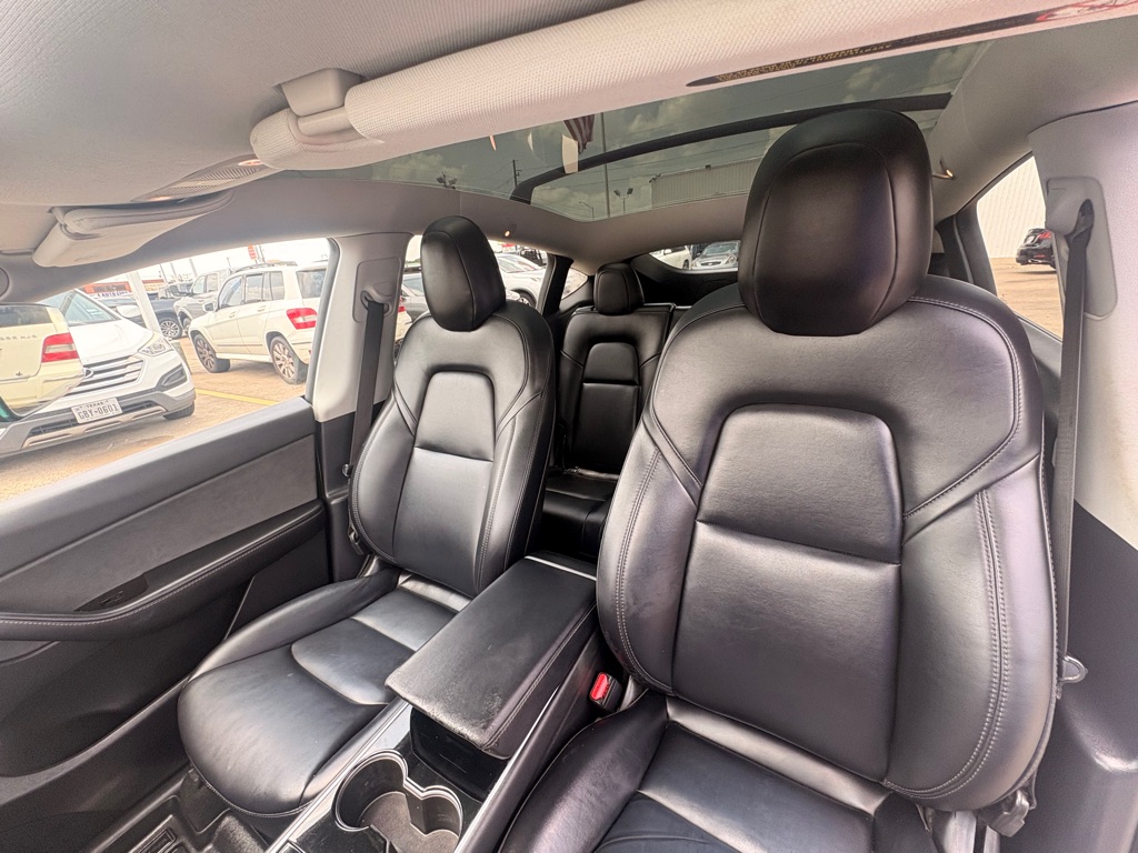 Photo 13 of this TESLA MODEL Y