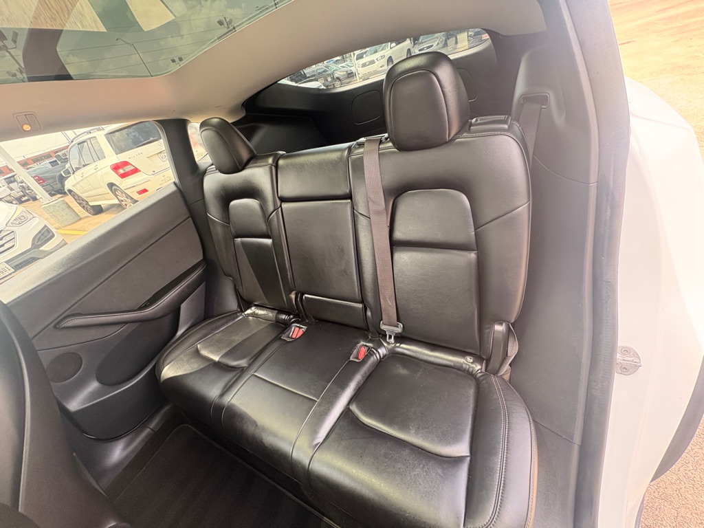 Photo 14 of this TESLA MODEL Y