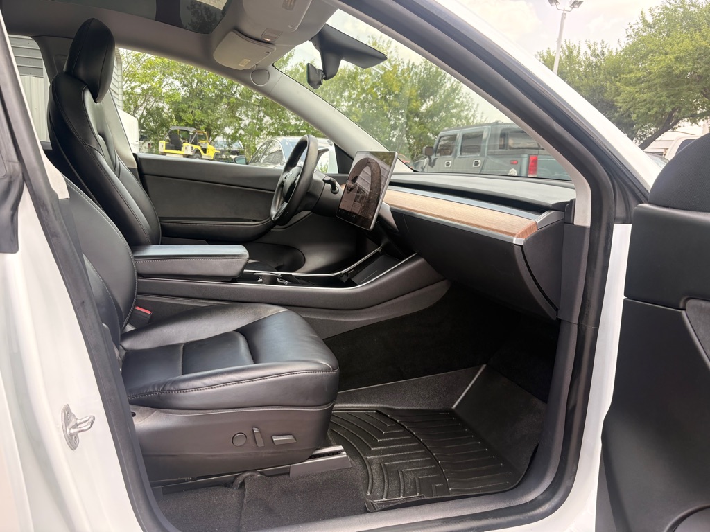 Photo 11 of this TESLA MODEL Y