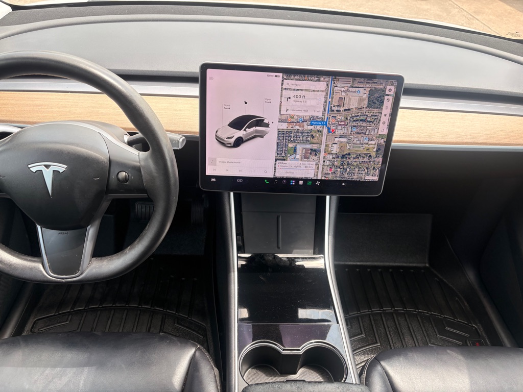 Photo 18 of this TESLA MODEL Y