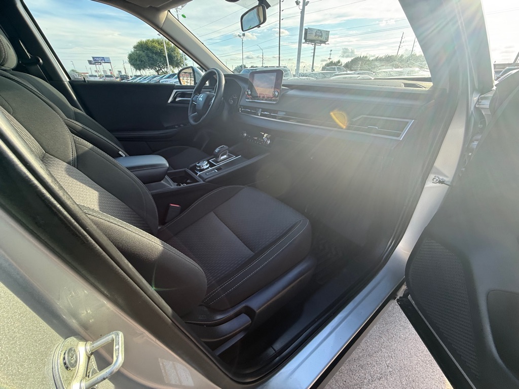 Photo 17 of this MITSUBISHI OUTLANDER