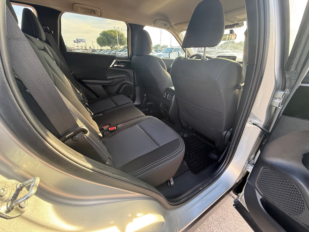 Photo 15 of this MITSUBISHI OUTLANDER
