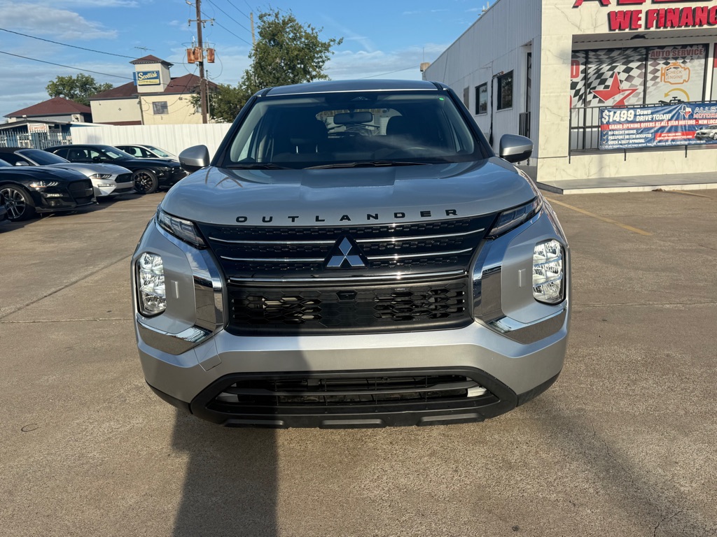 Photo 2 of this MITSUBISHI OUTLANDER
