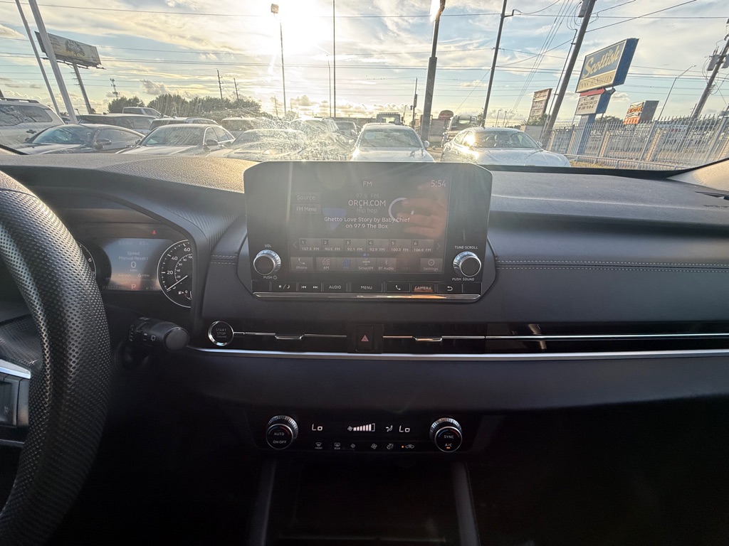 Photo 22 of this MITSUBISHI OUTLANDER