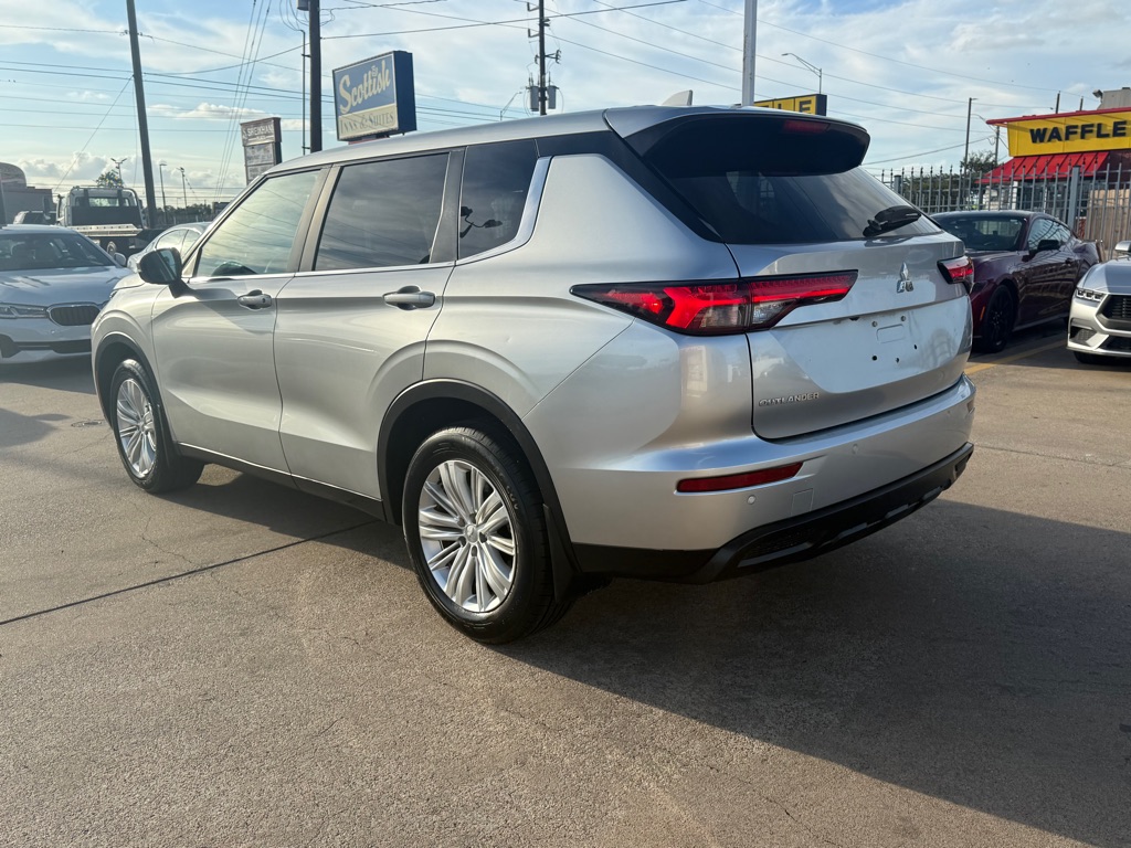 Photo 5 of this MITSUBISHI OUTLANDER