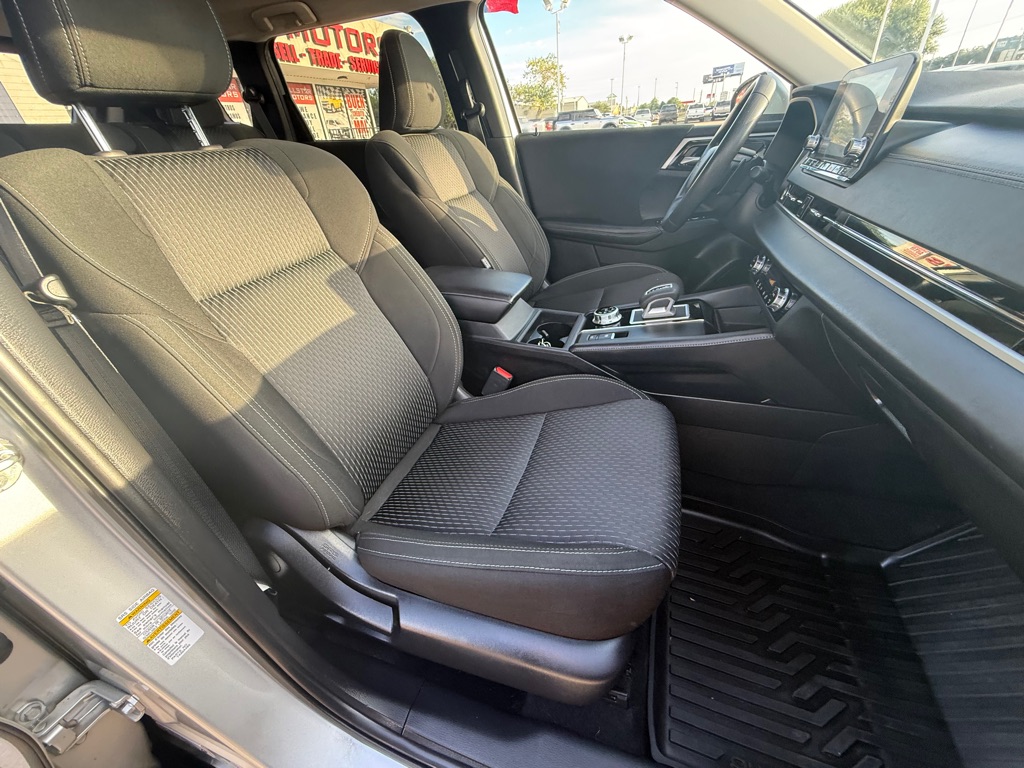 Photo 18 of this MITSUBISHI OUTLANDER
