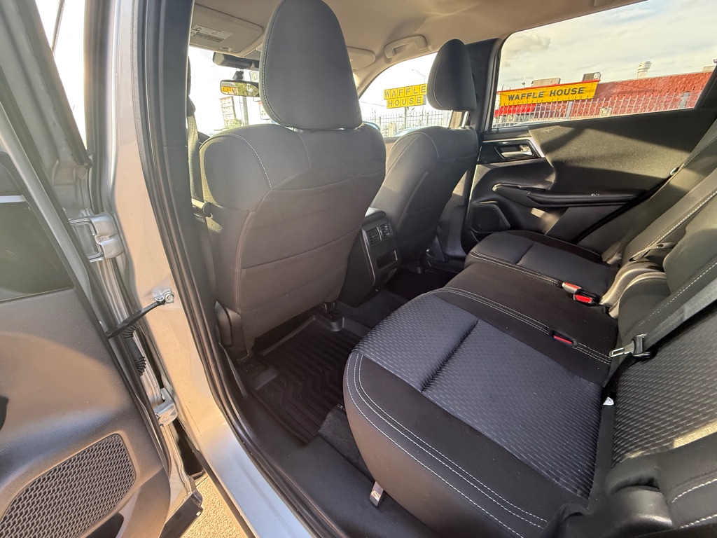 Photo 12 of this MITSUBISHI OUTLANDER