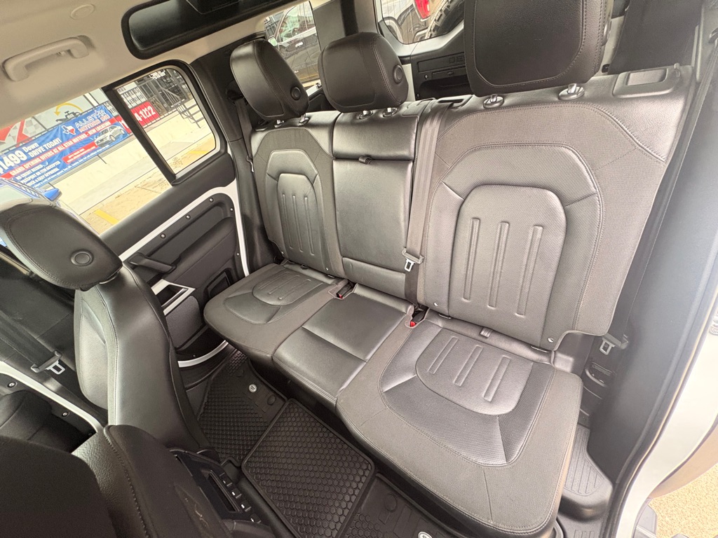 Photo 16 of this LAND ROVER DEFENDER