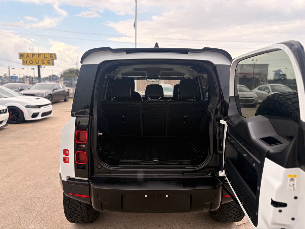 Photo 10 of this LAND ROVER DEFENDER