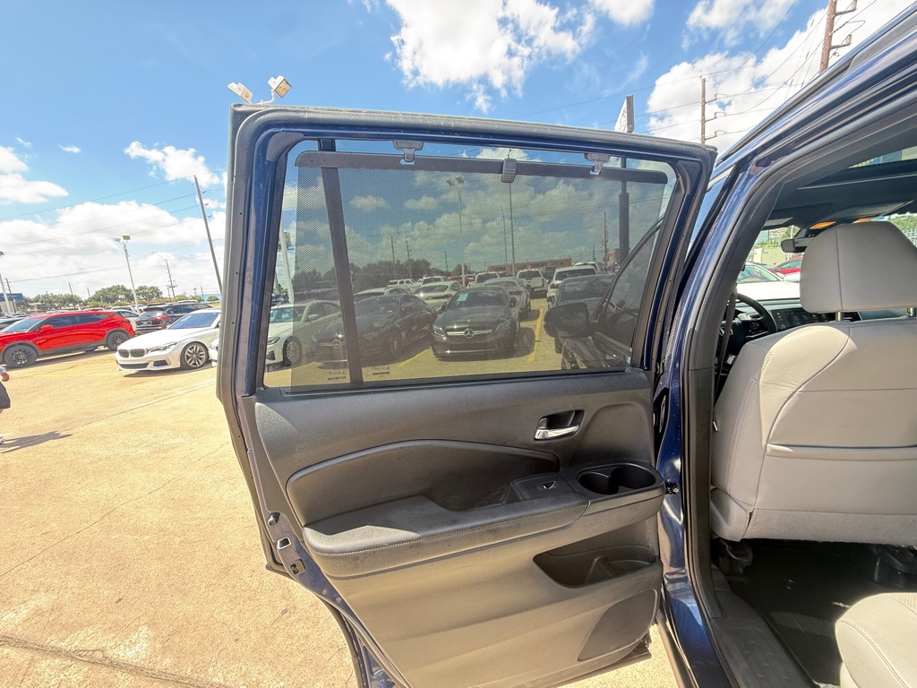 Photo 17 of this HONDA PASSPORT