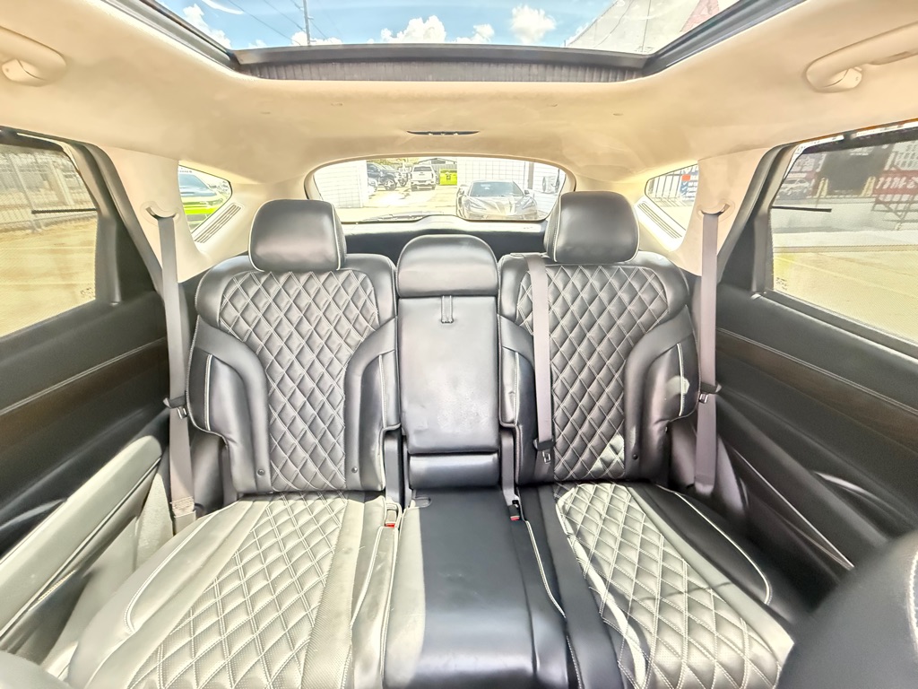Photo 21 of this GENESIS GV80