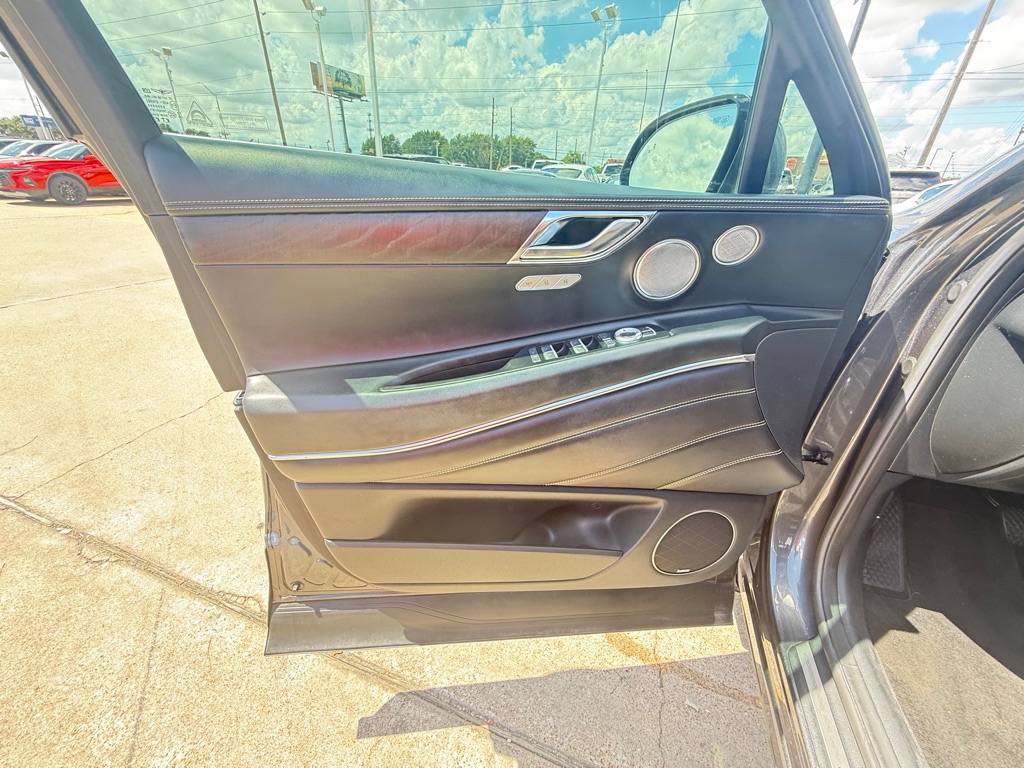 Photo 11 of this GENESIS GV80