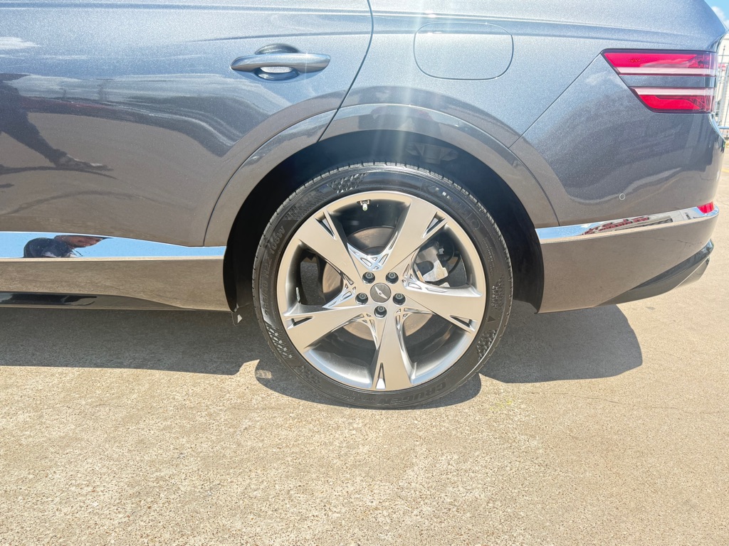 Photo 10 of this GENESIS GV80