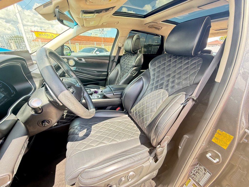 Photo 13 of this GENESIS GV80