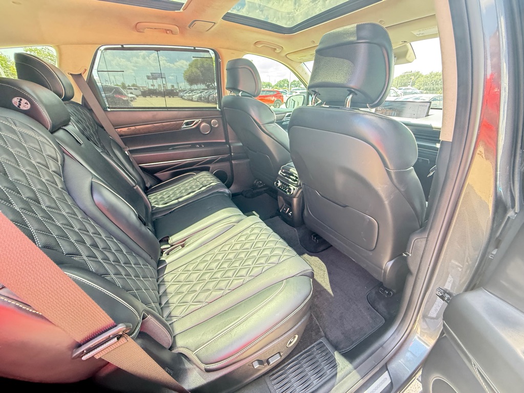 Photo 17 of this GENESIS GV80