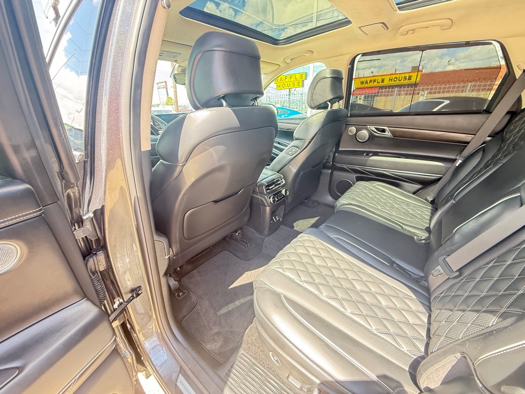 Photo 14 of this GENESIS GV80