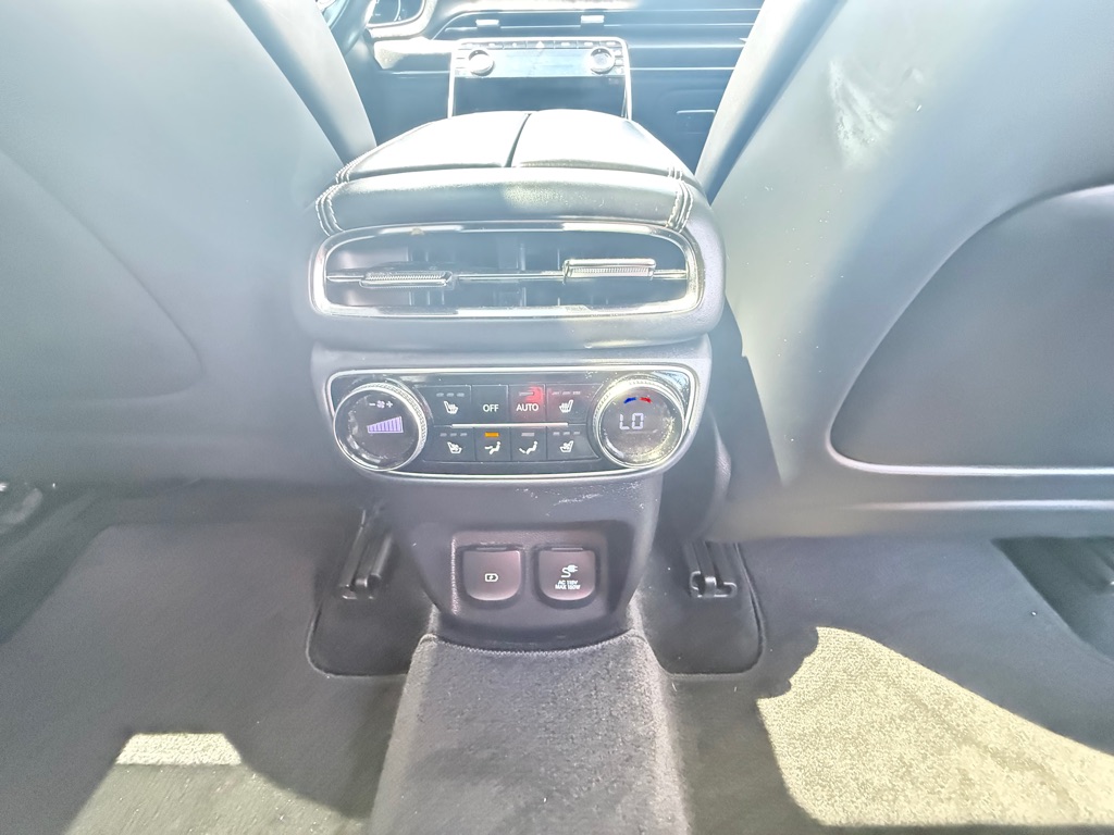 Photo 22 of this GENESIS GV80