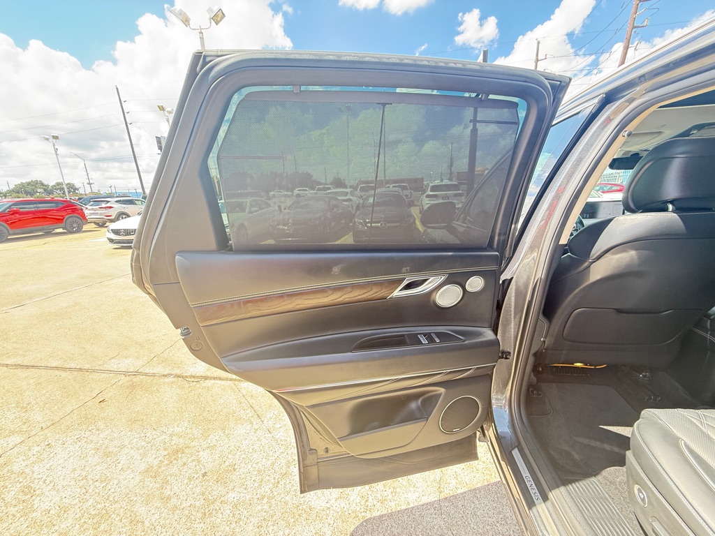 Photo 16 of this GENESIS GV80