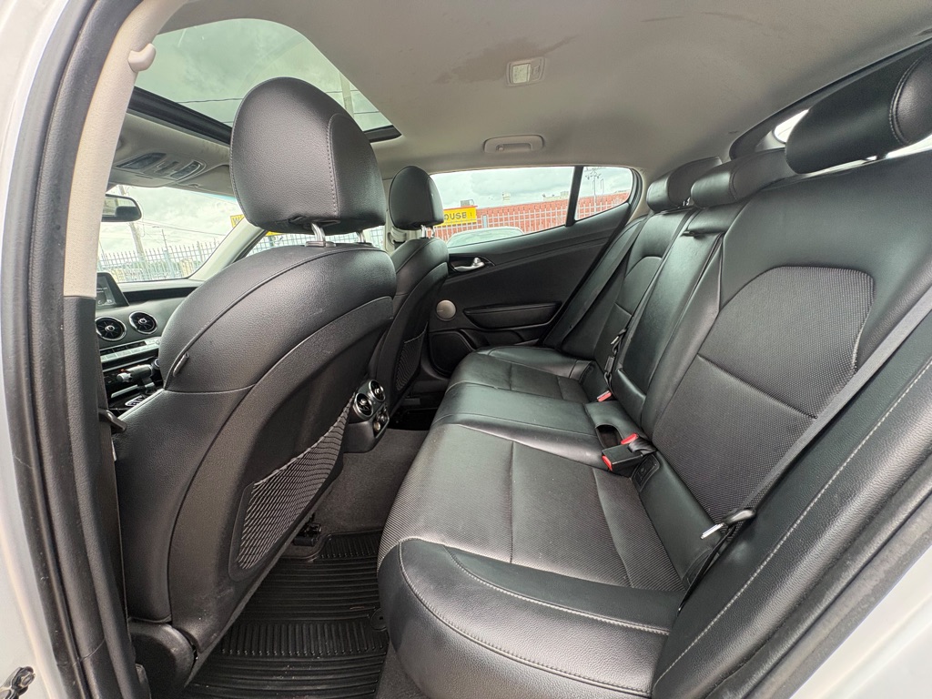 Photo 10 of this KIA STINGER