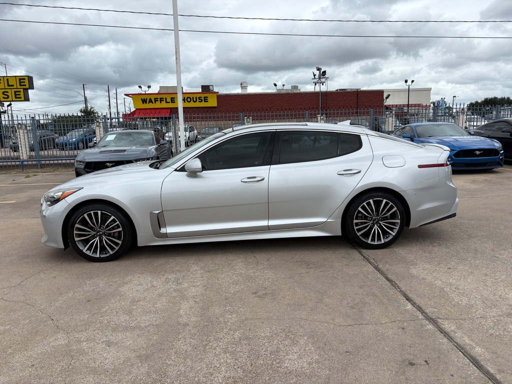 Photo 3 of this KIA STINGER