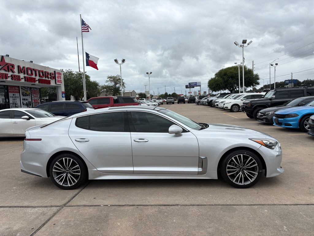 Photo 7 of this KIA STINGER