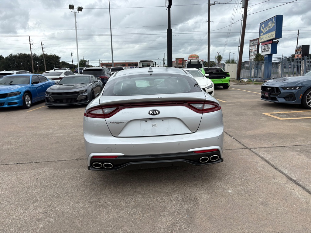 Photo 5 of this KIA STINGER
