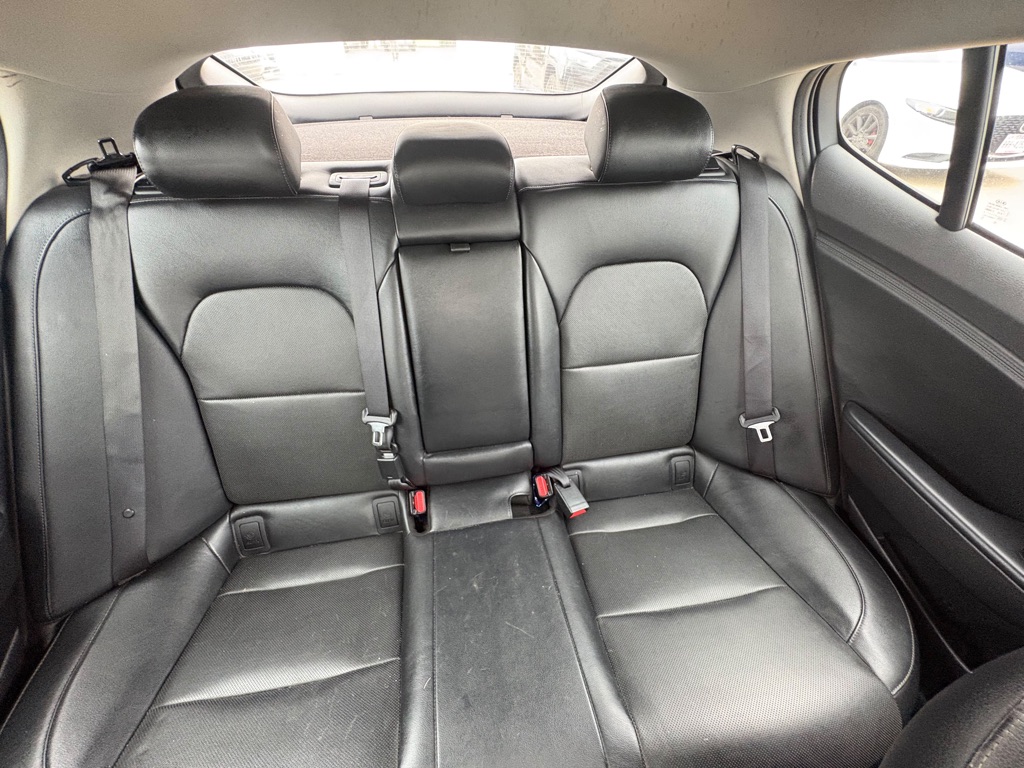 Photo 16 of this KIA STINGER