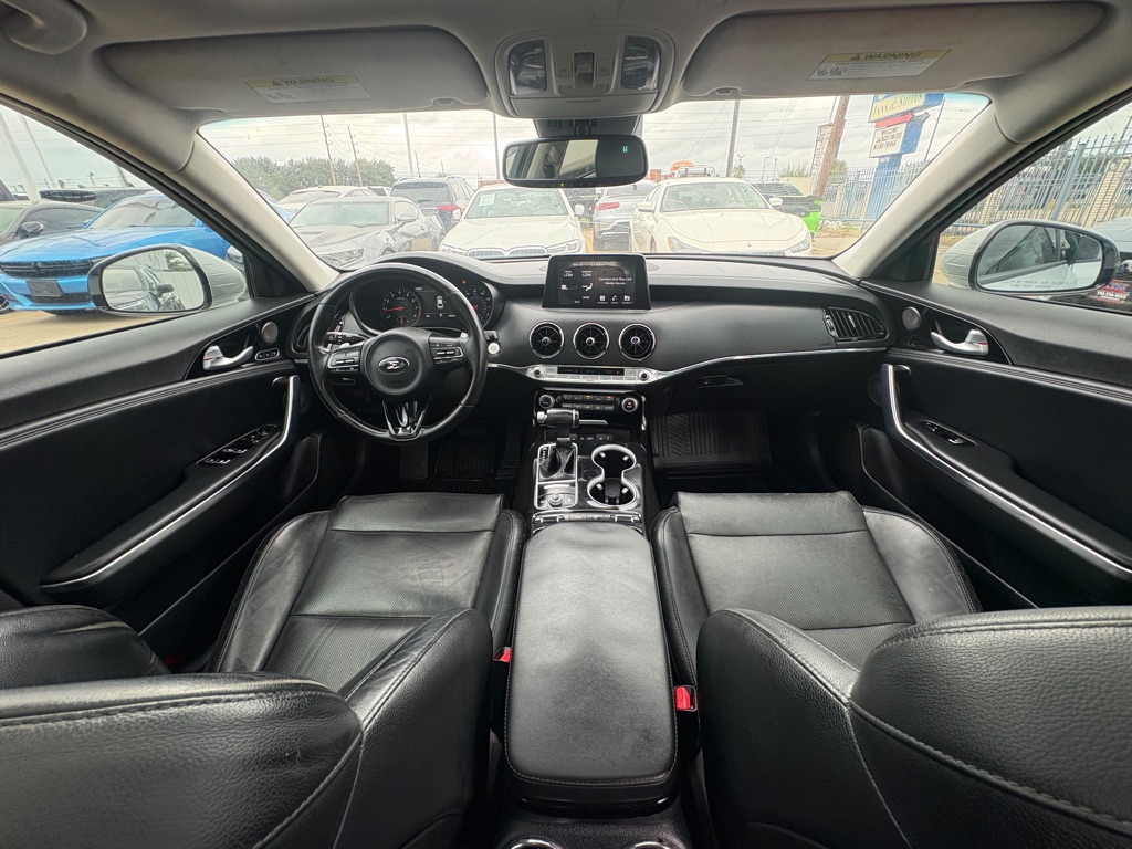 Photo 13 of this KIA STINGER
