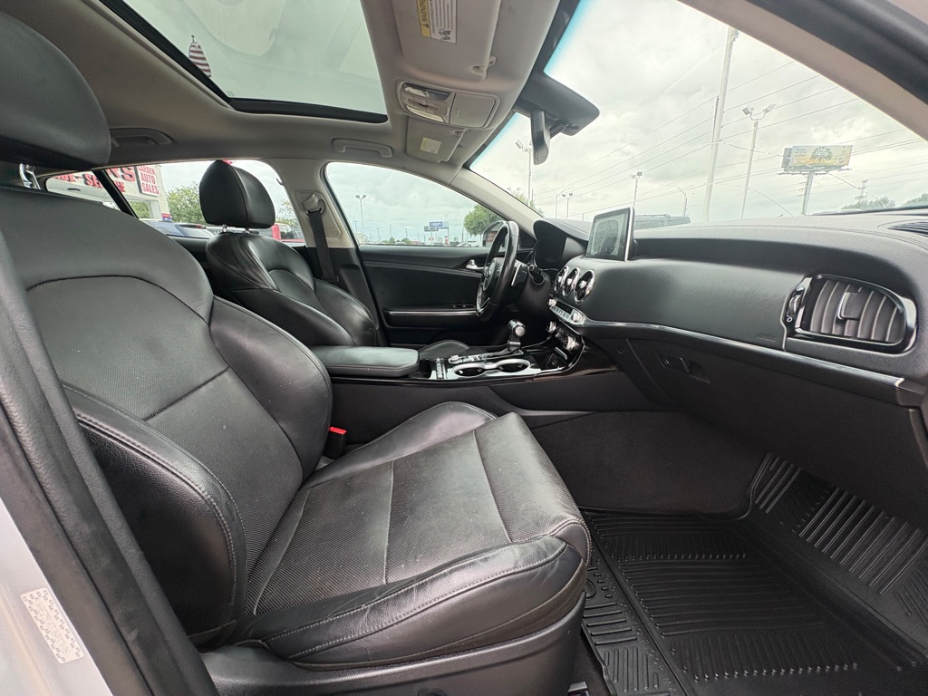 Photo 12 of this KIA STINGER