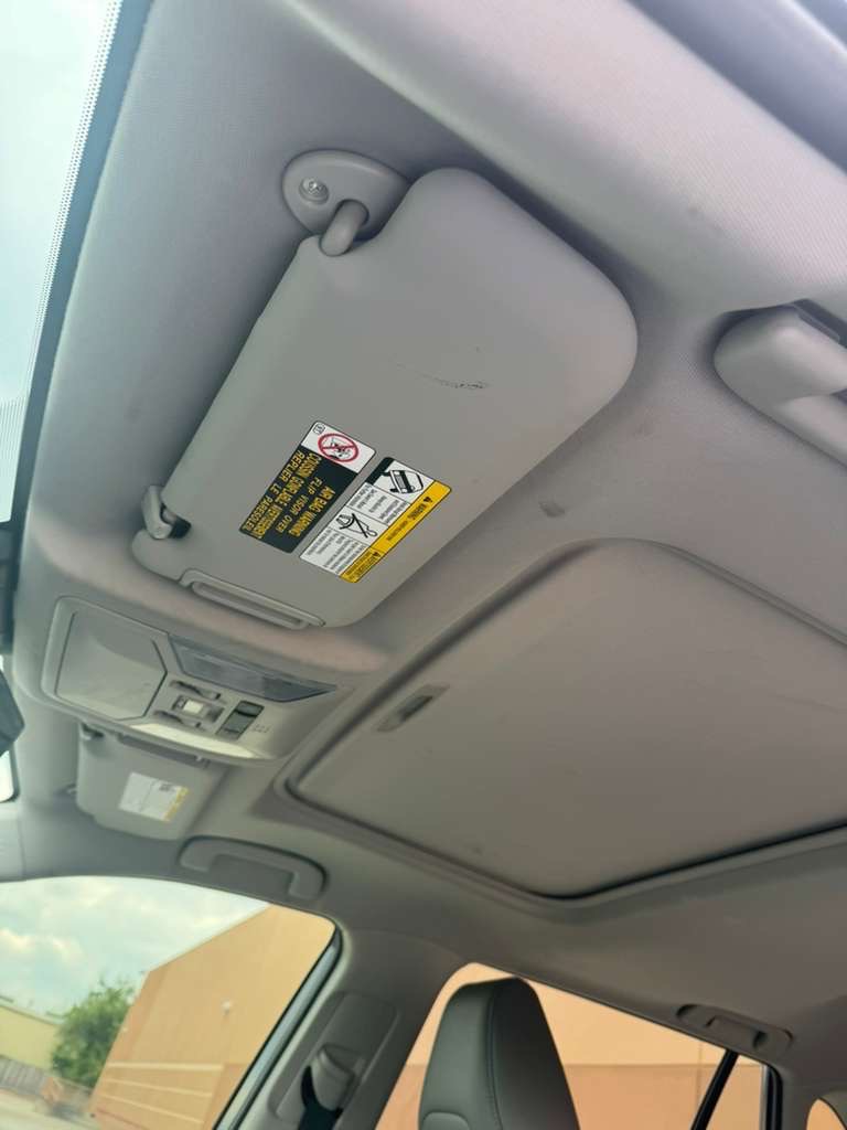 Photo 14 of this TOYOTA RAV4 HYBRID