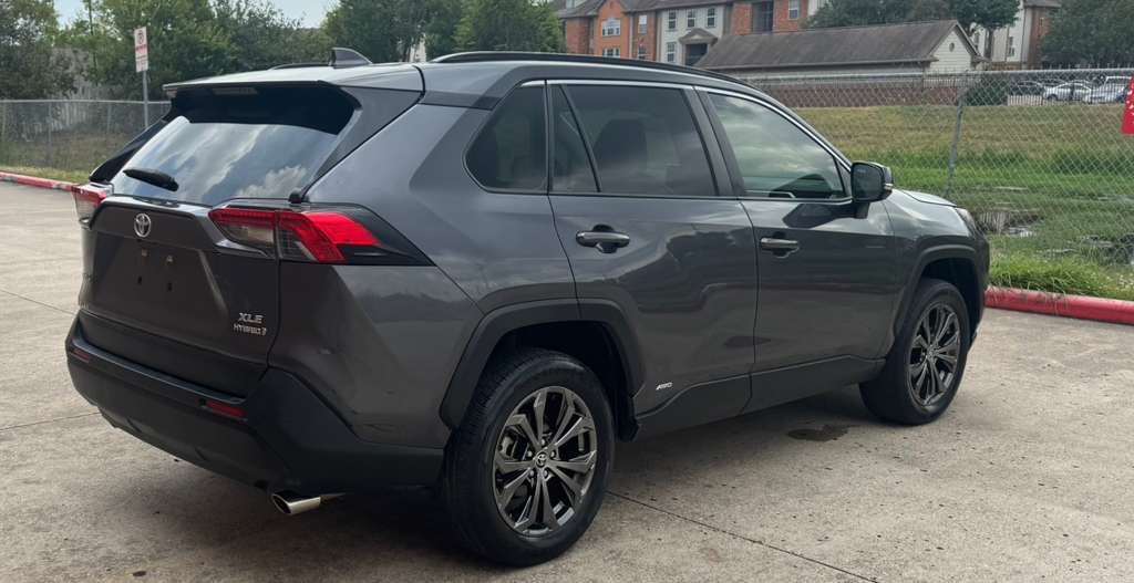 Photo 4 of this TOYOTA RAV4 HYBRID