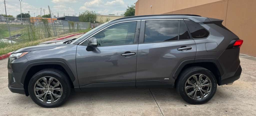 Photo 7 of this TOYOTA RAV4 HYBRID